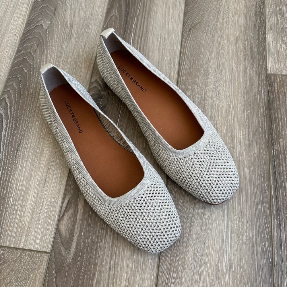 Lucky Brand Daneric Light Tan shoes with metallic threads Women’s Size 8